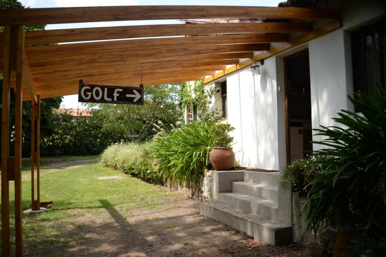 Golf - Casa De Huespedes Villa ตันดิล ภายนอก รูปภาพ